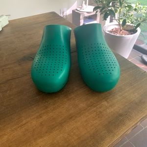Calzuro Green Clogs